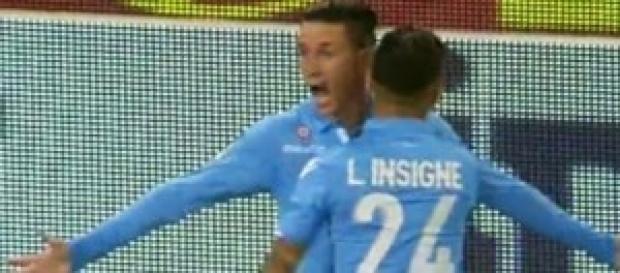 Callejon segna il primo gol di Genoa-Napoli. Callejon segna il primo gol di Genoa-Napoli.