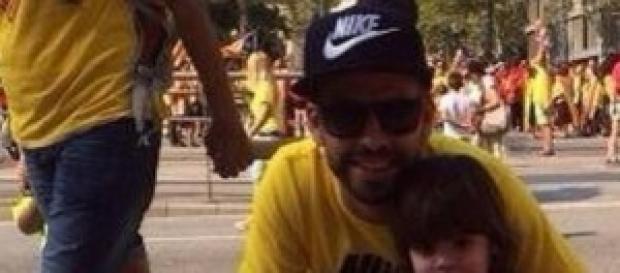 Piqué en la Diada con su hijo Milan Piqué en la Diada con su hijo Milan