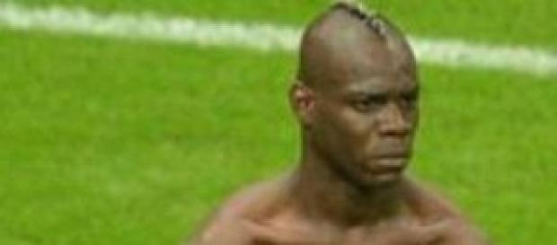 Mario Balotelli ne combina un'altra. Mario Balotelli ne combina un'altra.