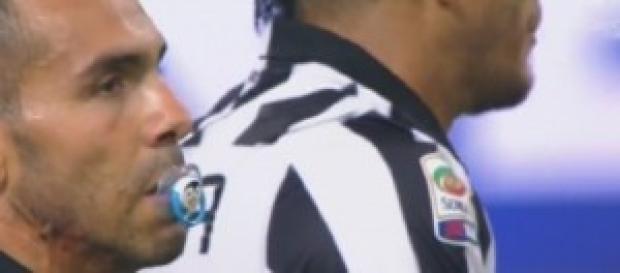 Milan-Juve, Tevez festeggia dopo il gol vittoria. Milan-Juve, Tevez festeggia dopo il gol vittoria.