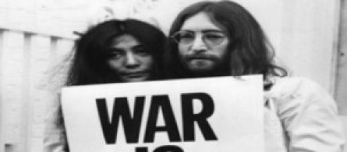 John y Yoko "War is over" !