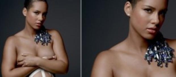 Alicia Keys incinta e nuda per contro la guerra Alicia Keys incinta e nuda per contro la guerra