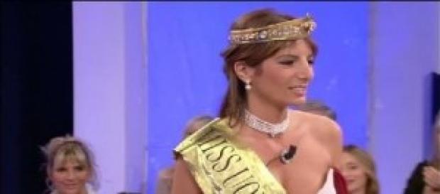 Anna lascia il trono over di Uomini e donne. Anna lascia il trono over di Uomini e donne.