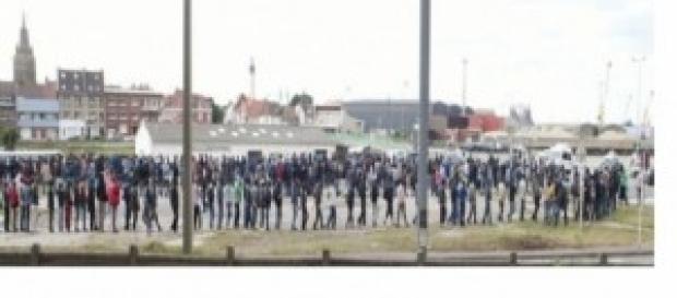 Immigrati ammassati a Calais Immigrati ammassati a Calais
