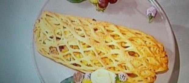 Strudel a rete con uva, mele, pere e taleggio Strudel a rete con uva, mele, pere e taleggio