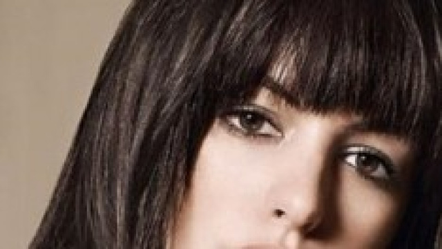 Frangia lunga e leggermente scalata