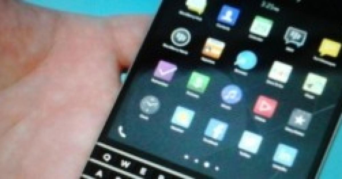 Passport, il nuovo smartphone BlackBerry quadrato e con tastiera fisica