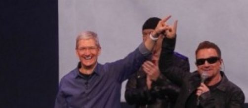 Bono Vox e Tim Cook al keynote Apple