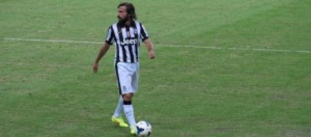 Lo juventino Pirlo in azione Lo juventino Pirlo in azione