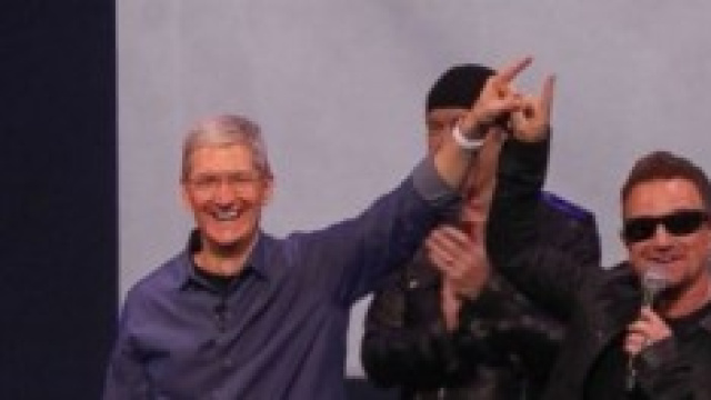Bono Vox e Tim Cook al keynote Apple
