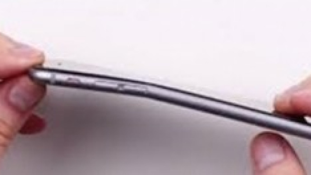 iPhone 6 che si piegano in tasca.