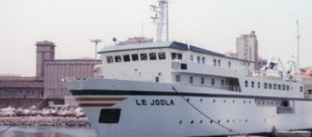 Le ferry Le Joola au port de Dakar Le ferry Le Joola au port de Dakar