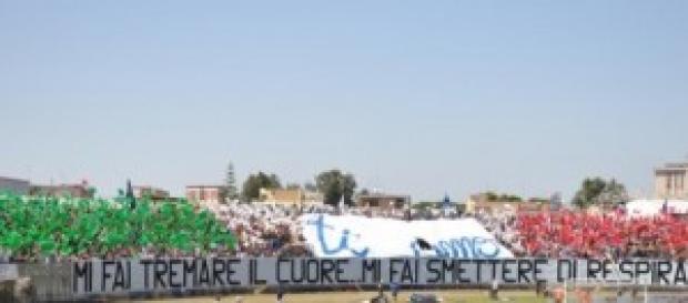 Una bella immagine della curva del Latina Una bella immagine della curva del Latina