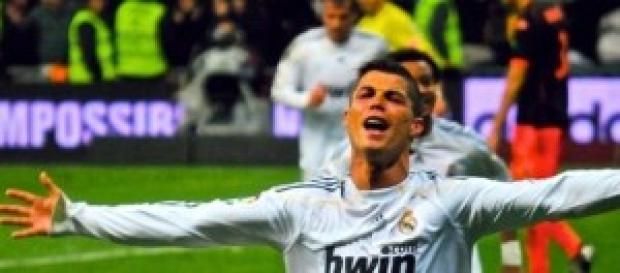 Cristiano Ronaldo celebrando un gol. Cristiano Ronaldo celebrando un gol.