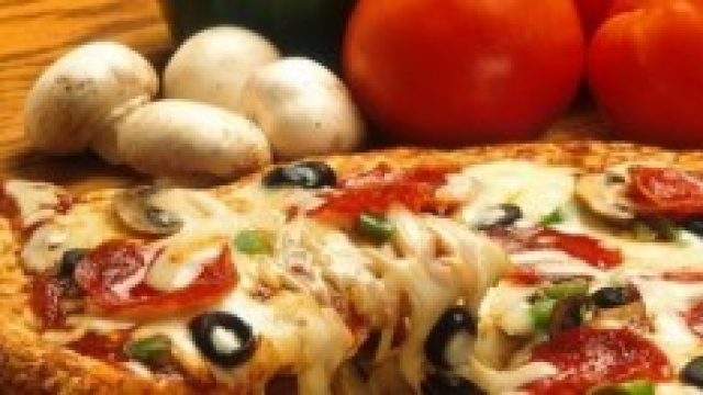 Pizza a domicilio addio, come prepararla a casa  