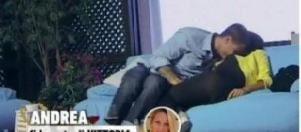 Chiara ed Andrea, effusioni a Temptation Island. Chiara ed Andrea, effusioni a Temptation Island.