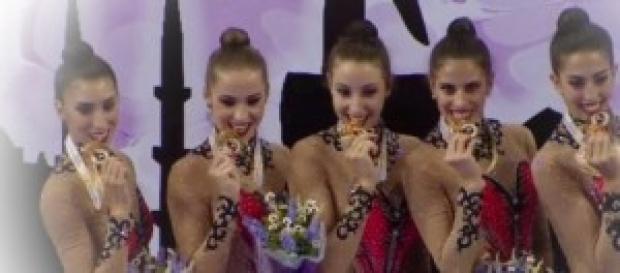 El conjunto español recibiendo el oro en Izmir El conjunto español recibiendo el oro en Izmir