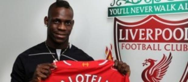 Mario Balotelli e la presentazione al Liverpool Mario Balotelli e la presentazione al Liverpool