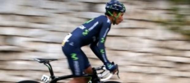Nairo Quintana sobre su bicicleta. Nairo Quintana sobre su bicicleta.