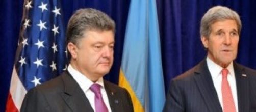 Poroshenko e Kerry a colloquio per la pace.