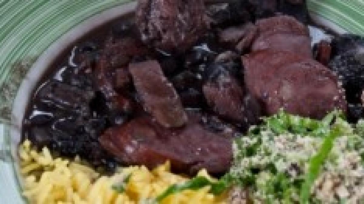 Cucina Brasiliana La Feijoada Il Pranzo Degli Schiavi Con Fagioli Neri E Carne Di Maiale