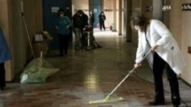 Bidelli e assistenti sono importanti per le scuole