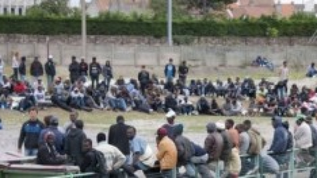 Calais nel caos, migranti in partenza