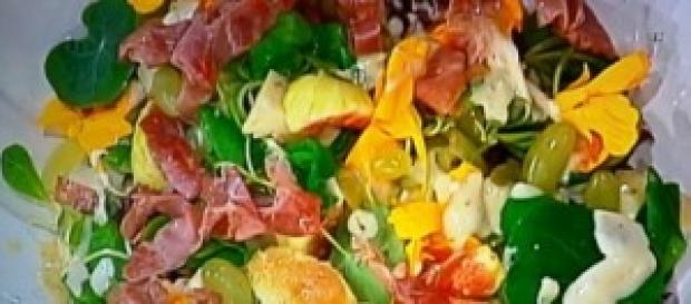 Insalata di fichi, pannerone e uva Insalata di fichi, pannerone e uva