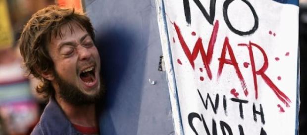 “No War with Syria”, guerra-civil na Síria. “No War with Syria”, guerra-civil na Síria.