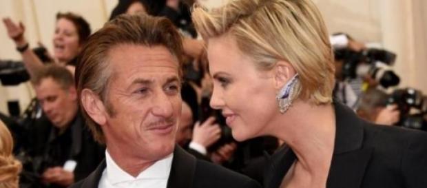 Sean Penn y Charlize Theron Sean Penn y Charlize Theron