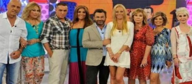 Los colaboradores de Sálvame y su presentador Los colaboradores de Sálvame y su presentador