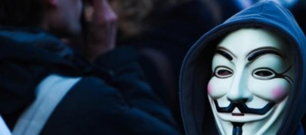 Máscara característica del grupo Anonymous Máscara característica del grupo Anonymous