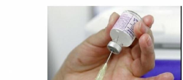 Medicamento sendo ministrado Medicamento sendo ministrado