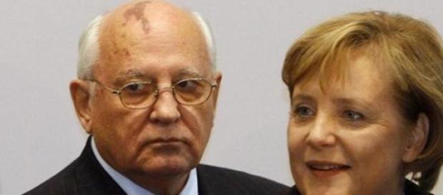 Mikhael Gorbatchev et Angela Merkel Mikhael Gorbatchev et Angela Merkel