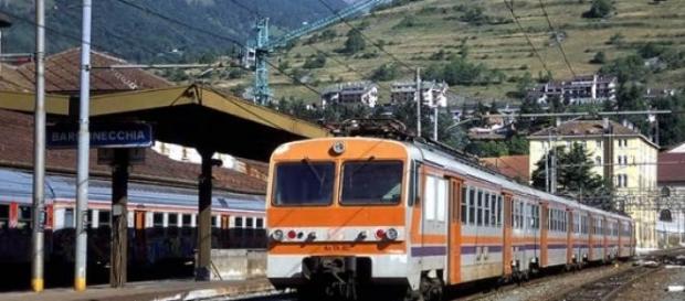 Pendolare resta appeso al treno in corsa Pendolare resta appeso al treno in corsa