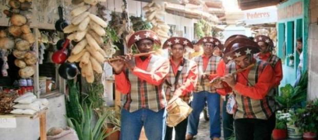 A Feira tem música ao vivo também A Feira tem música ao vivo também
