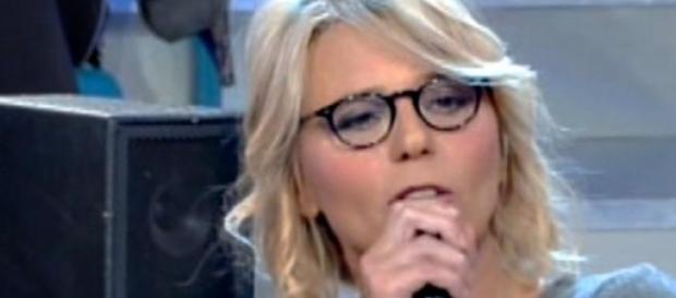 Anticipazioni Uomini e Donne, la conduttrice Maria Anticipazioni Uomini e Donne, la conduttrice Maria