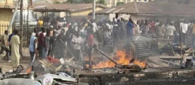 Attentato Kamikaze attribuito ai Boko Haram Attentato Kamikaze attribuito ai Boko Haram