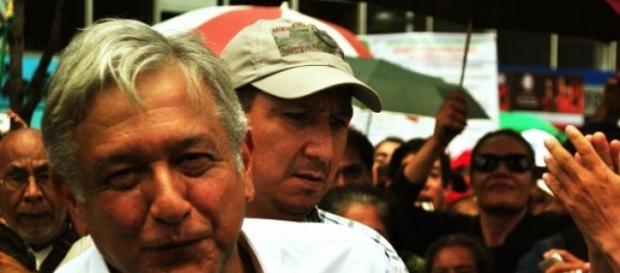 Andrés Manuel López Obrador en marcha de protesta Andrés Manuel López Obrador en marcha de protesta