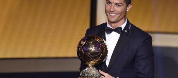 Cristiano Ronaldo recebe a Bola de Ouro 2014 Cristiano Ronaldo recebe a Bola de Ouro 2014
