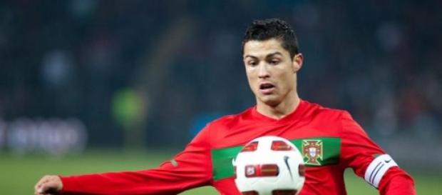 Cristiano Ronaldo vence 3ª Bola de Ouro... Cristiano Ronaldo vence 3ª Bola de Ouro...