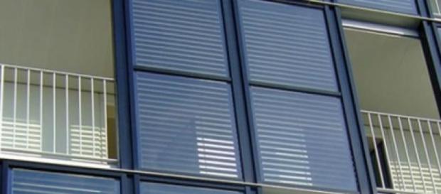 La fenêtre « s’opaquera » en stoppant la lumière. La fenêtre « s’opaquera » en stoppant la lumière.