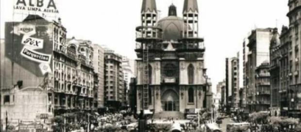 Praça da Sé, nos anos 1940 Praça da Sé, nos anos 1940