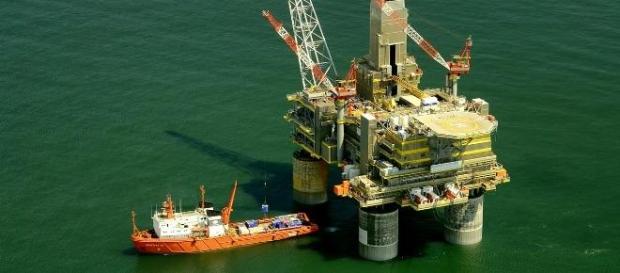 Preço do petróleo continua a afundar Preço do petróleo continua a afundar