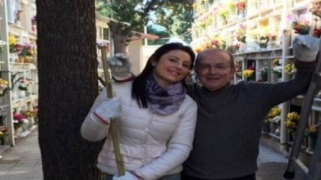 Nino Zimbalatti e Angela Marcian&ograve; al cimitero    