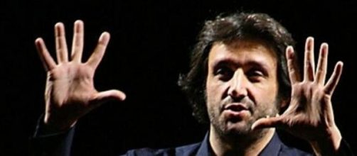 Flavio Insinna, conduttore di Affari Tuoi