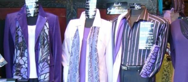 A contrafacção de roupa gera lucros de milhões. A contrafacção de roupa gera lucros de milhões.