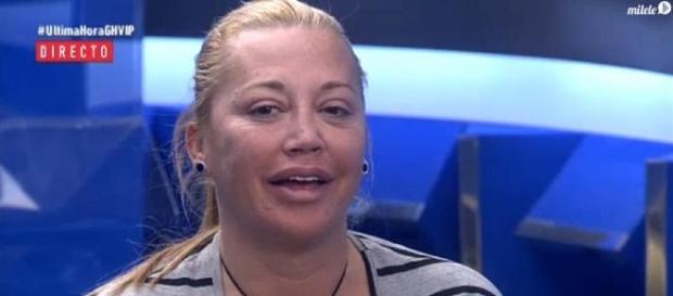 Belén Esteban haciendo su apuesta Belén Esteban haciendo su apuesta