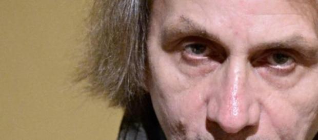 Houellebecq lascia Parigi per un po’ Houellebecq lascia Parigi per un po’