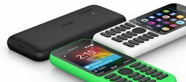 Nokia 215, un telefon ieftin Nokia 215, un telefon ieftin